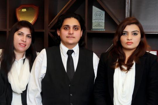 7 Outstanding Services Offered by Female Lawyer Firms Lahore
